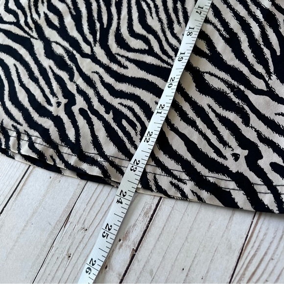 EUC Lulu-B Animal Print Zebra SPF Top size Small - Picture 9 of 9